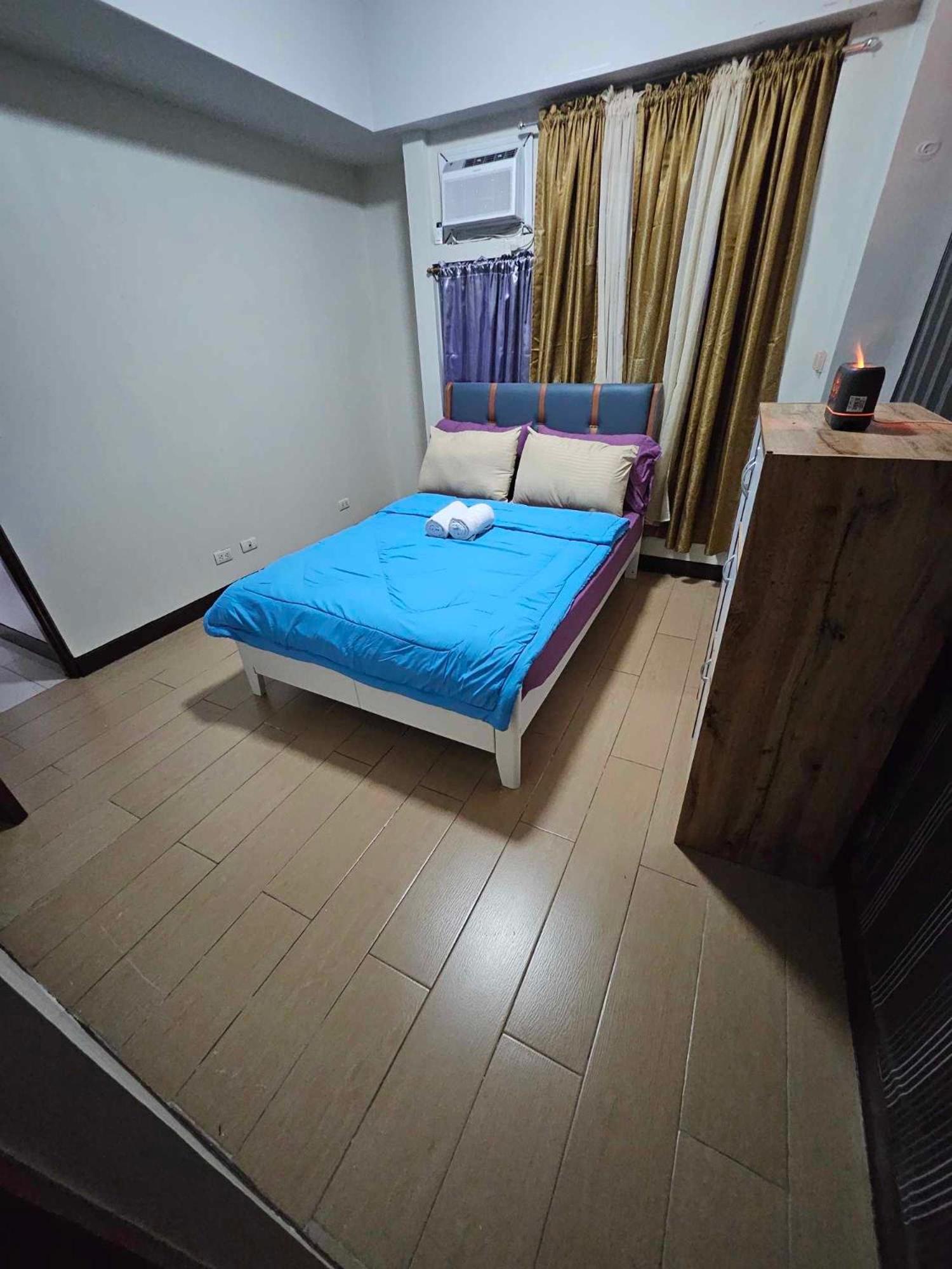 Cubao Manhattan Heights Unit 5A Tower C كويزون سيتي المظهر الخارجي الصورة