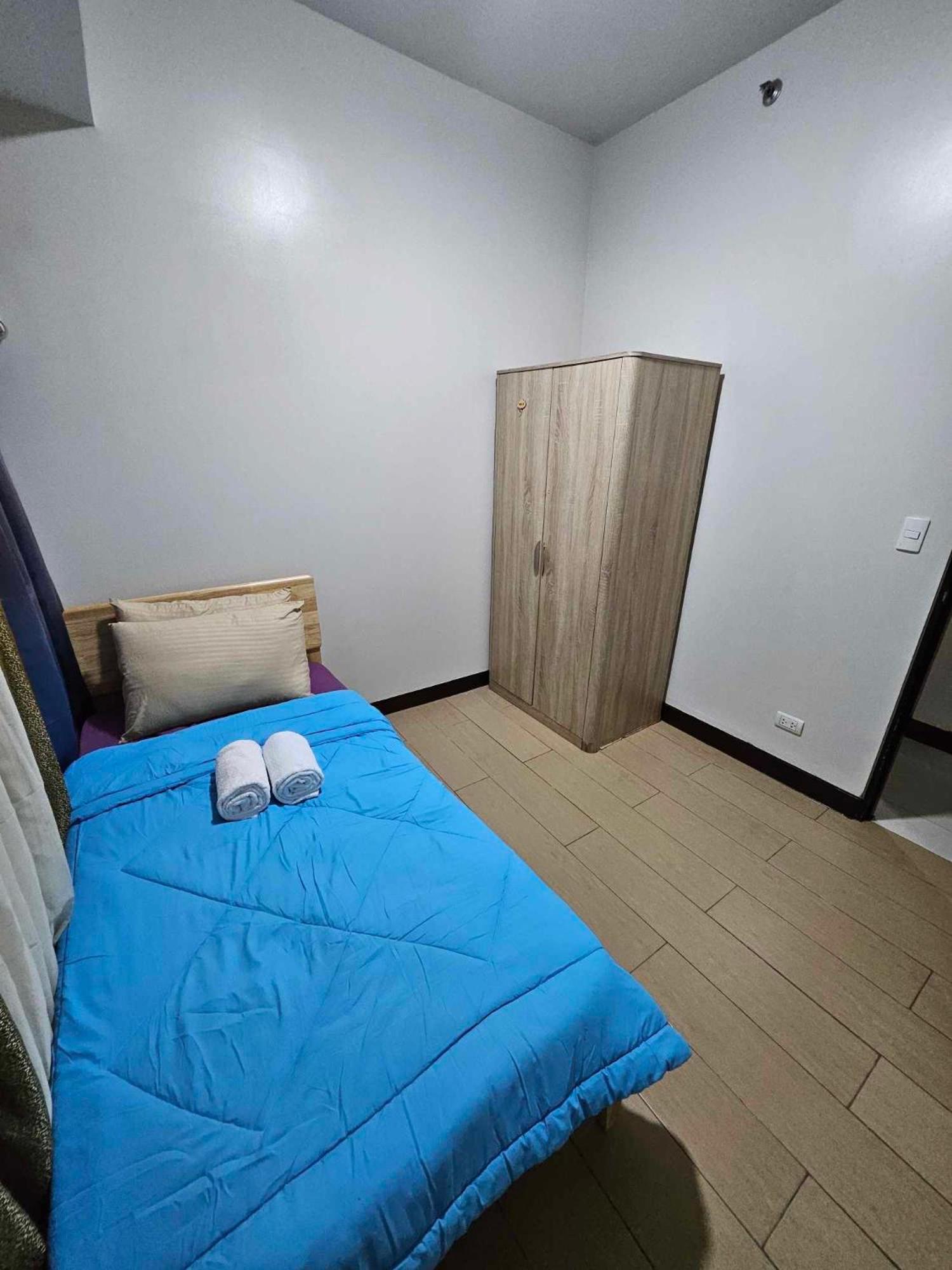Cubao Manhattan Heights Unit 5A Tower C كويزون سيتي المظهر الخارجي الصورة