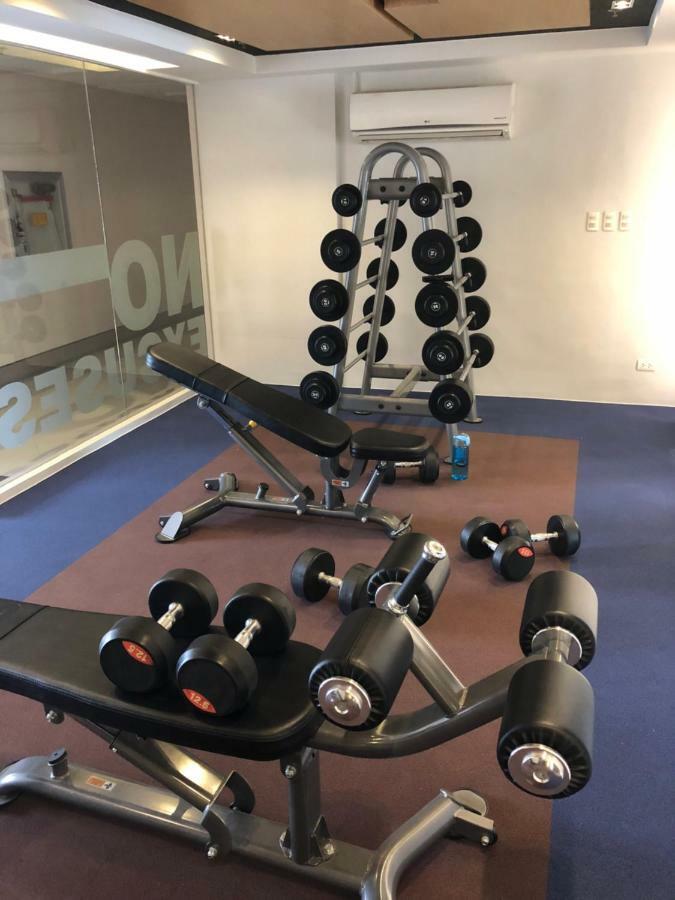 Cubao Manhattan Heights Unit 5A Tower C كويزون سيتي المظهر الخارجي الصورة