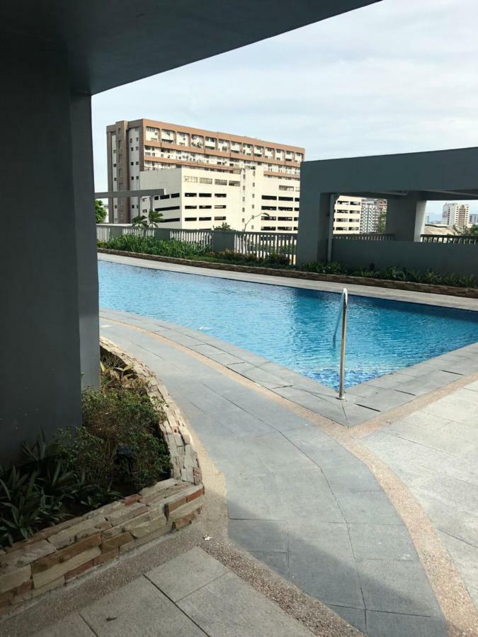 Cubao Manhattan Heights Unit 5A Tower C كويزون سيتي المظهر الخارجي الصورة