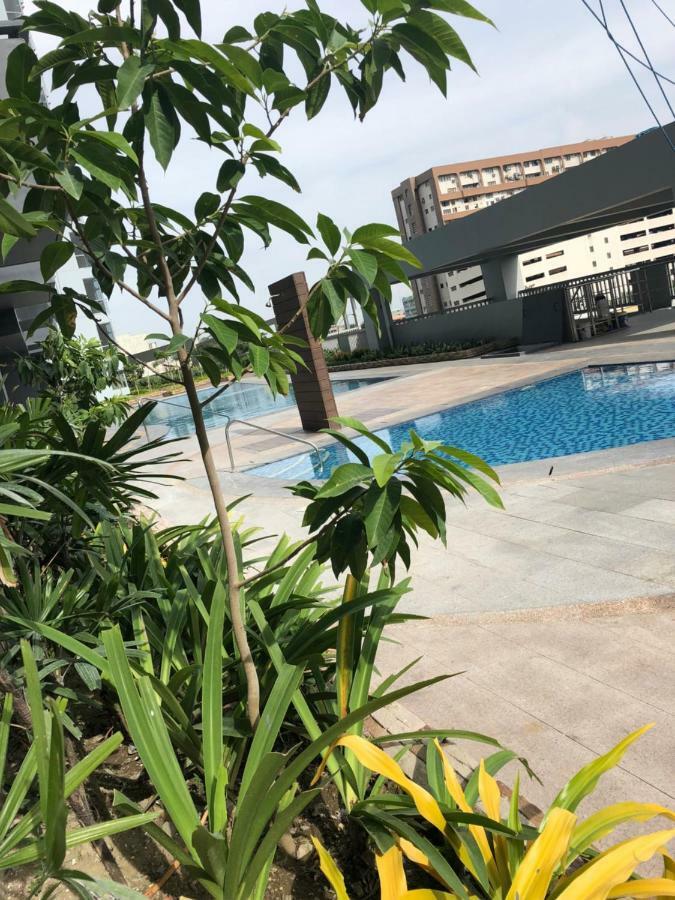 Cubao Manhattan Heights Unit 5A Tower C كويزون سيتي المظهر الخارجي الصورة