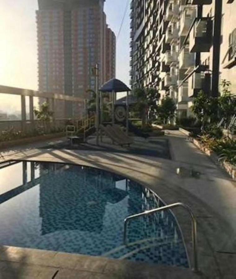 Cubao Manhattan Heights Unit 5A Tower C كويزون سيتي المظهر الخارجي الصورة