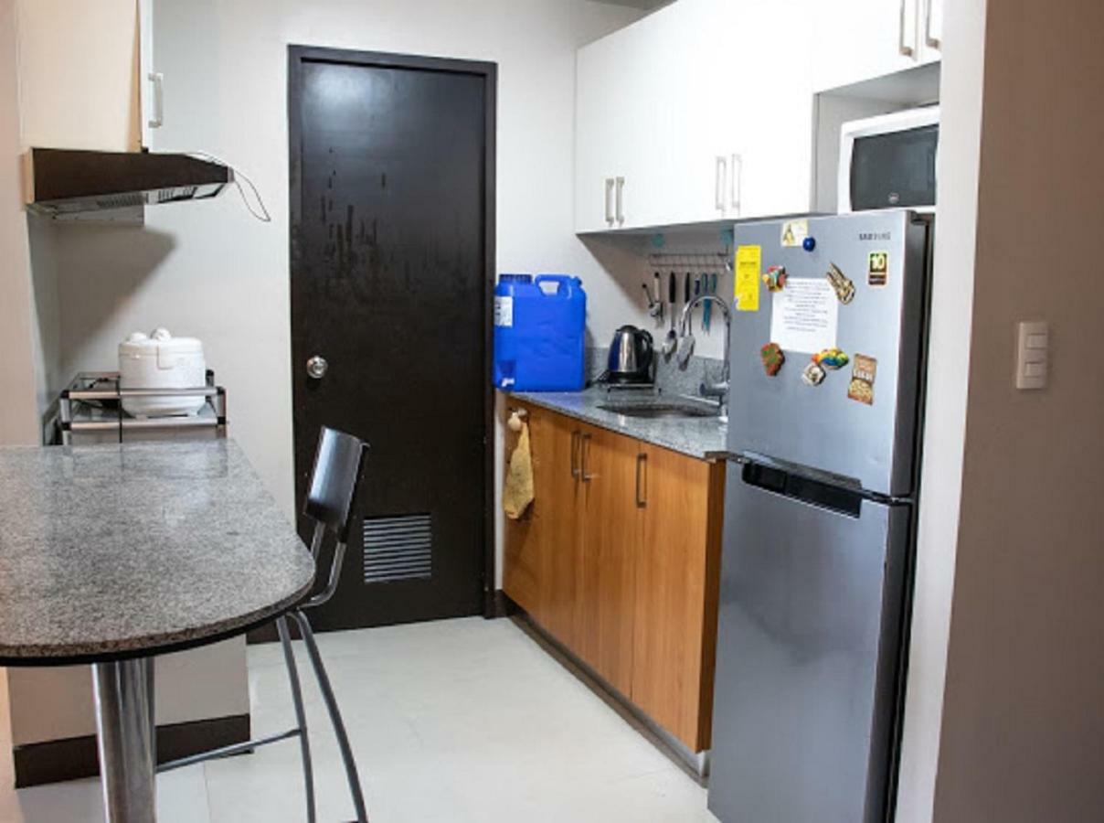 Cubao Manhattan Heights Unit 5A Tower C كويزون سيتي المظهر الخارجي الصورة