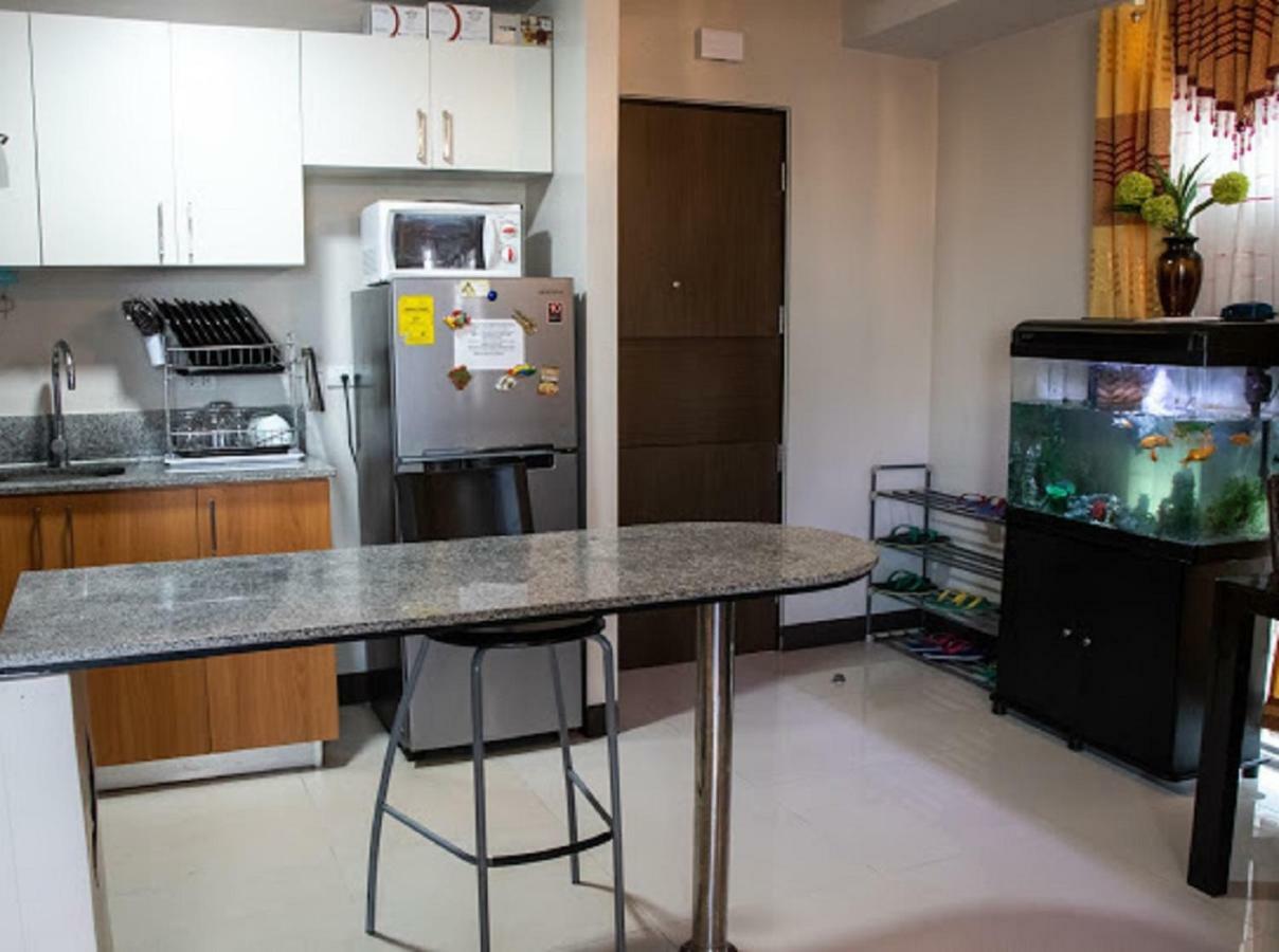 Cubao Manhattan Heights Unit 5A Tower C كويزون سيتي المظهر الخارجي الصورة