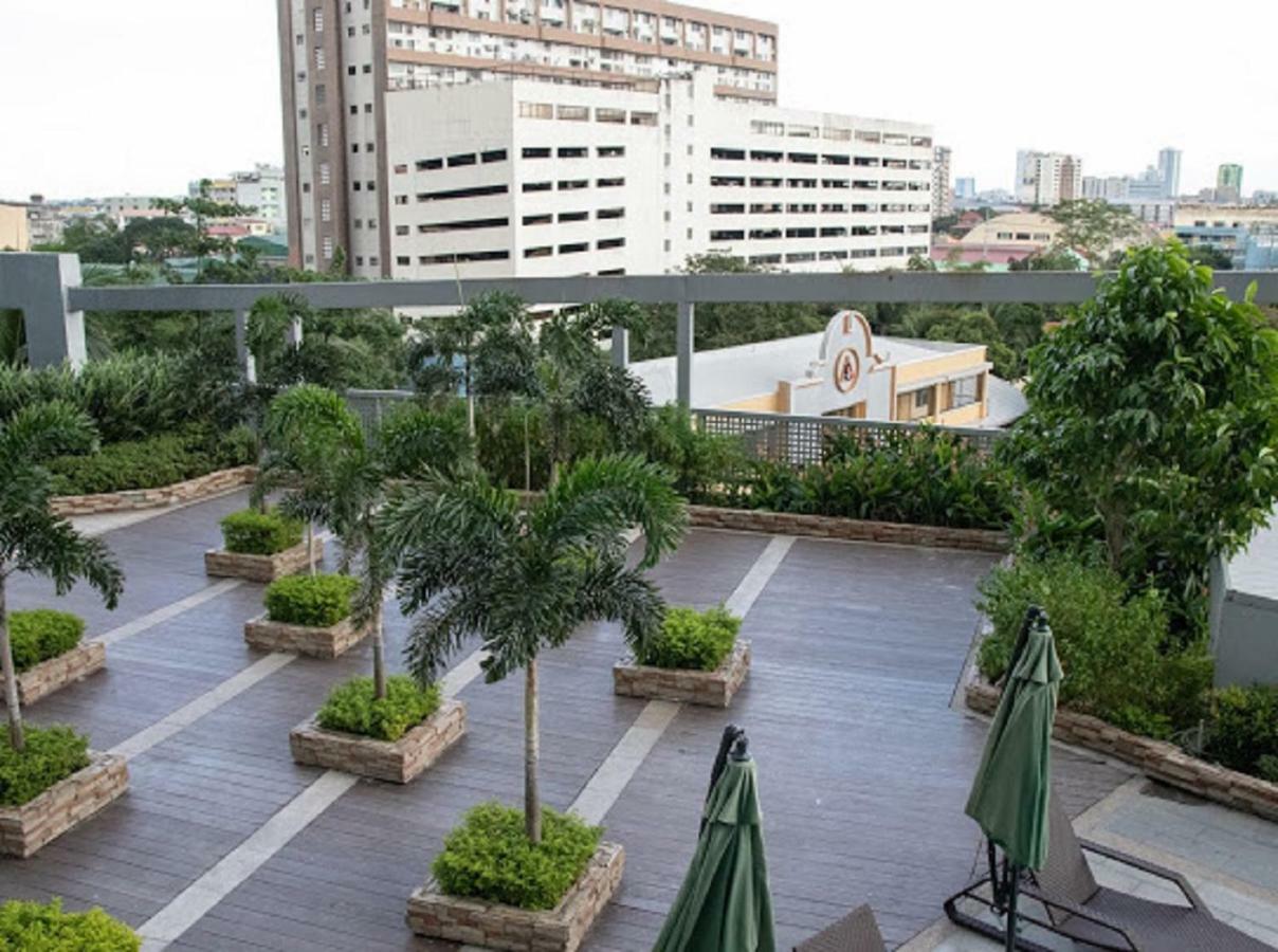 Cubao Manhattan Heights Unit 5A Tower C كويزون سيتي المظهر الخارجي الصورة