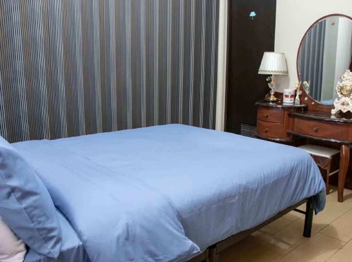 Cubao Manhattan Heights Unit 5A Tower C كويزون سيتي المظهر الخارجي الصورة